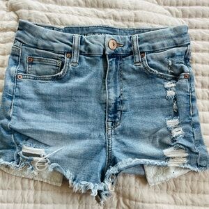 American Eagle Outfitters Blue Distressed Jean curvy High-Waisted Shortie Size 4